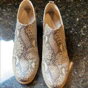 Women’s low bootie